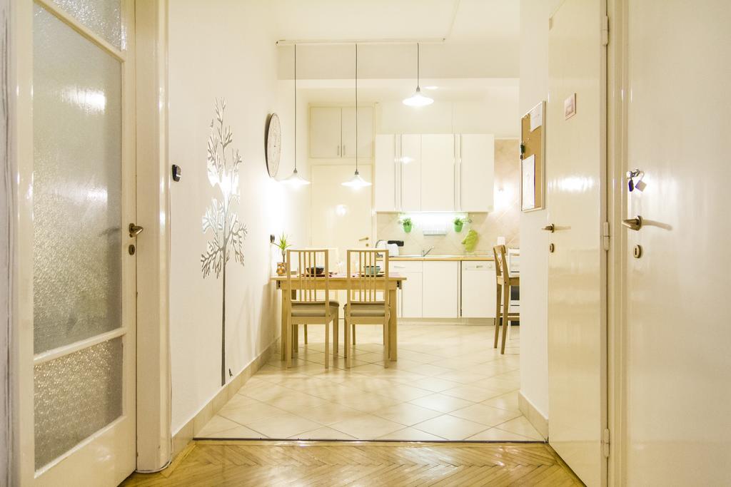 Central Danube Apartment Budapest Esterno foto