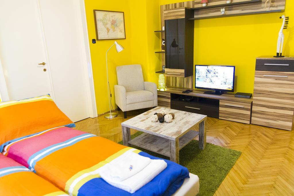 Central Danube Apartment Budapest Esterno foto