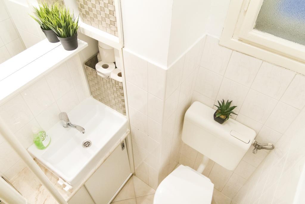 Central Danube Apartment Budapest Esterno foto